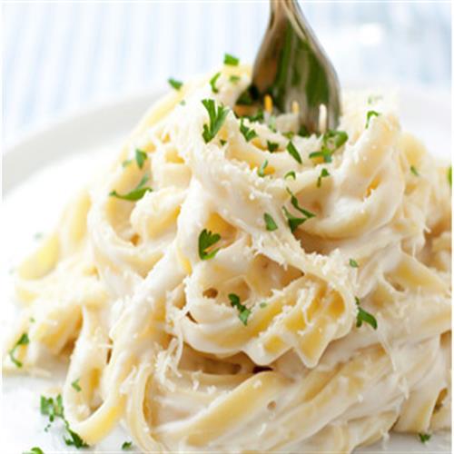 پاستا با مرغ و سس آلفردو